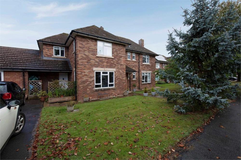 Near Chester, Hawarden Esterno foto