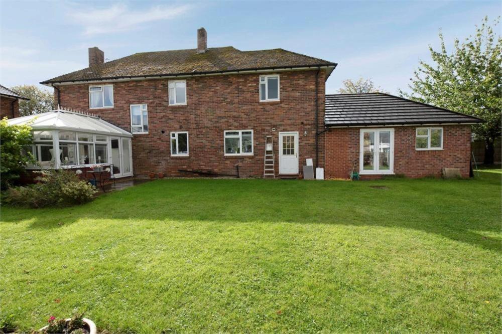 Near Chester, Hawarden Esterno foto